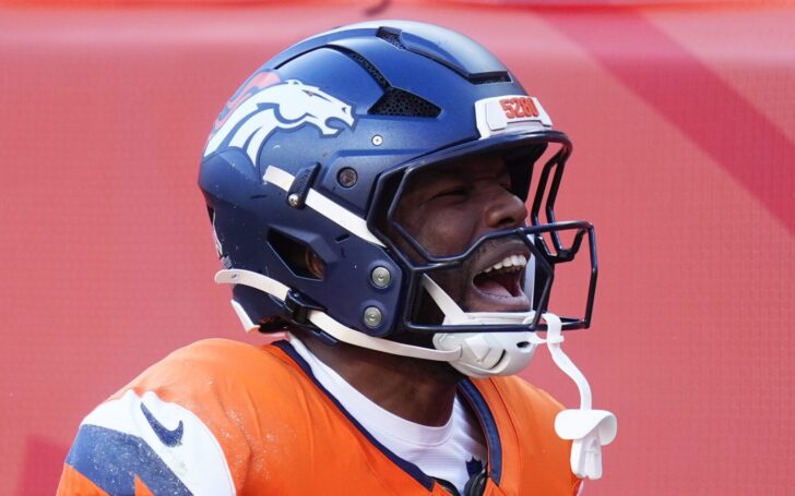 Marvin Mims celebrates his career-long 70-yard punt return against the Chiefs.